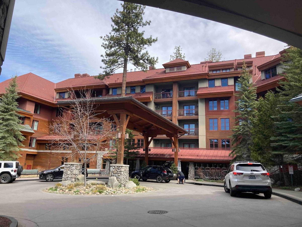 Club Lake Tahoe street