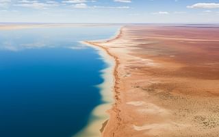 What is the difference between Lake Eyre in Australia and Lake Tahoe?